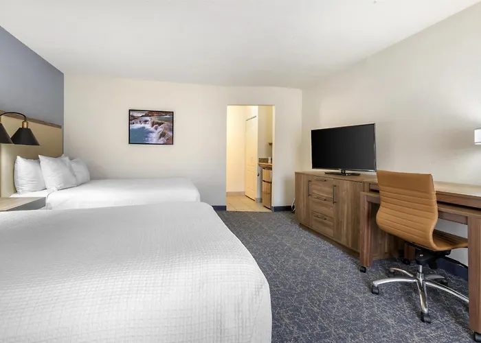 Best Western Plus A Wayfarer'S Inn & Suites