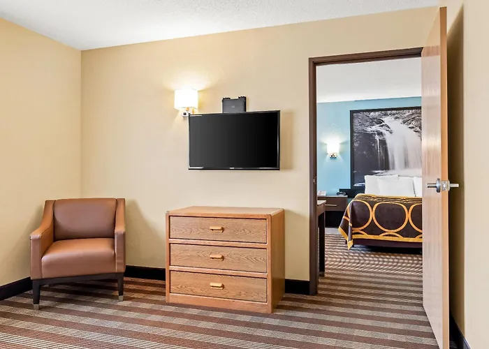 Super 8 By Wyndham Osseo Wi