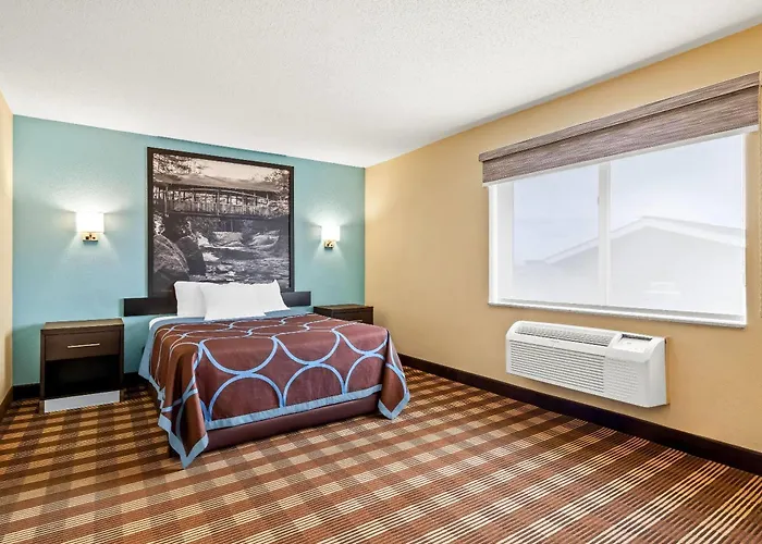 Super 8 By Wyndham Osseo Wi