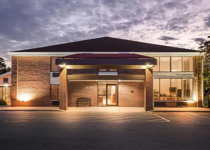 Super 8 By Wyndham Watertown Wi Hotel