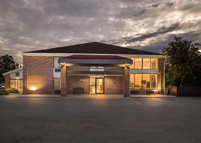 Super 8 By Wyndham Watertown Wi