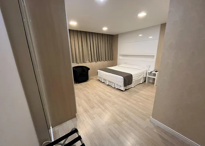 Holiday & Business Hotel - Em Frente Ao Centro De Eventos E Arena Conda Chapecó