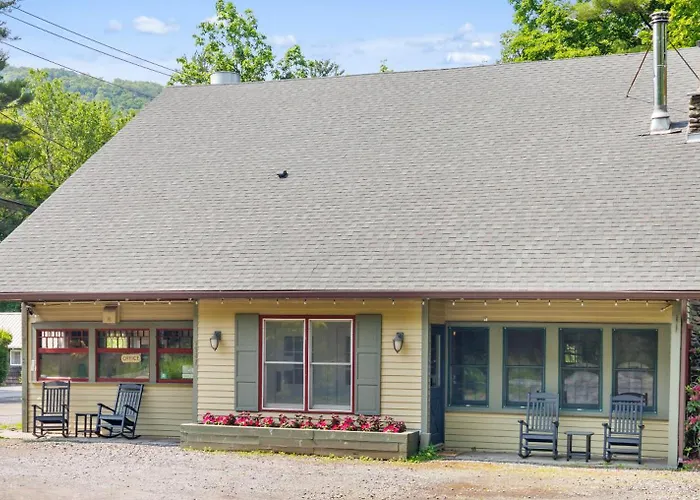 Phoenicia Lodge