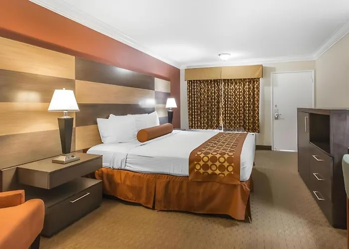 Rodeway Inn & Suites Canyon Lake-Menifee West