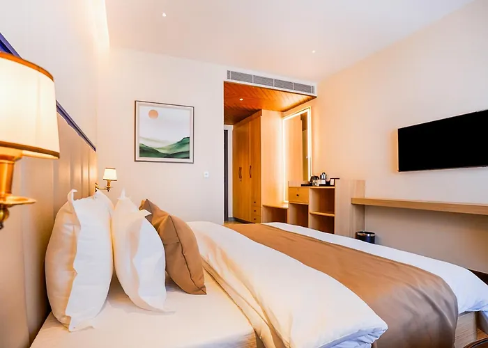 Hotel Treeline