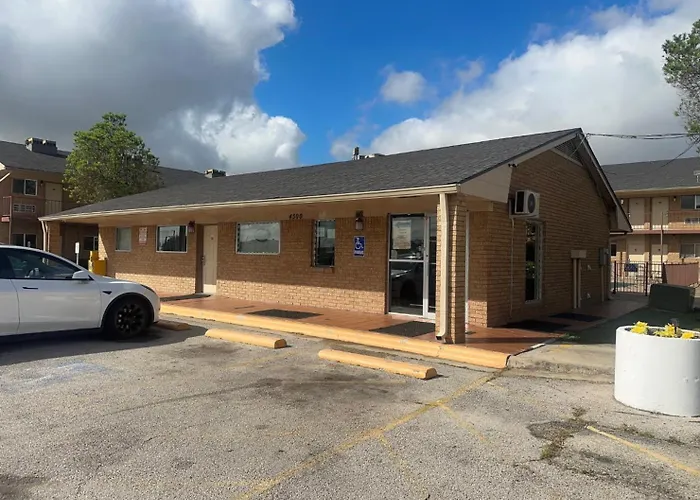 Hallmark Inn And Suites