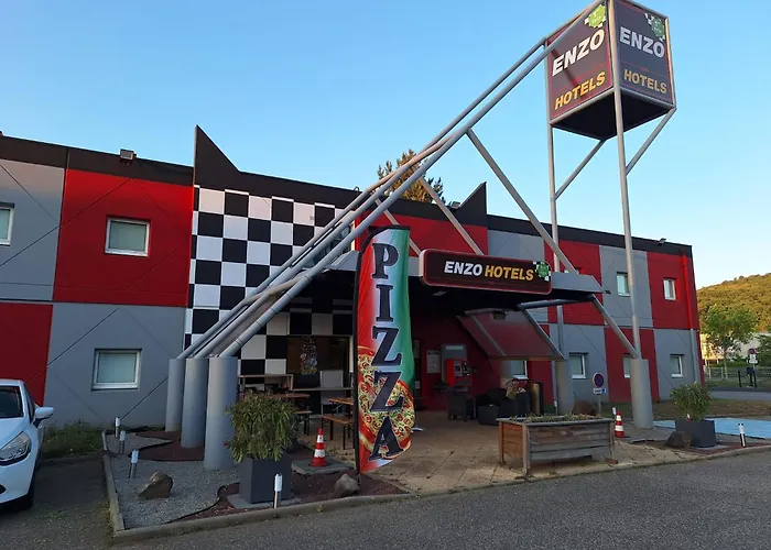 ENZO HOTELS GREEN proximité ZENITH D' AUVERGNE Ex F1 FORMULE 1 CLERMONT FERRAND ISSOIRE COUDES