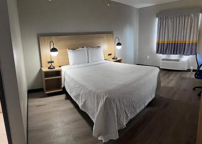 Super 8 By Wyndham Richfield Cleveland