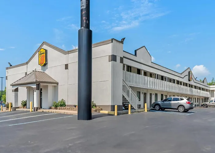 Super 8 By Wyndham Brownsburg