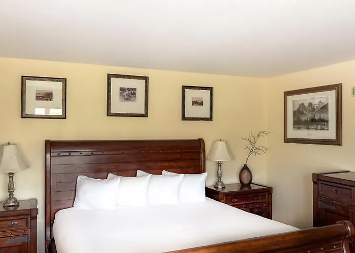 Canmore Inn & Suites