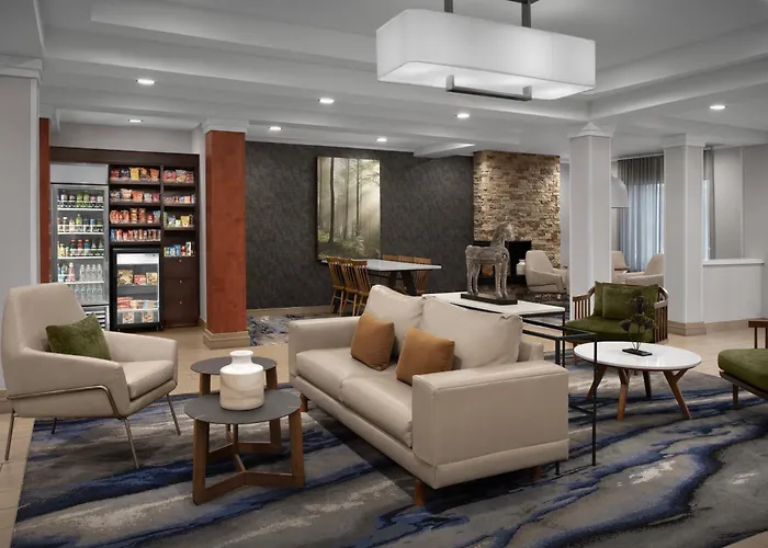 Fairfield Inn & Suites By Marriott Rogers