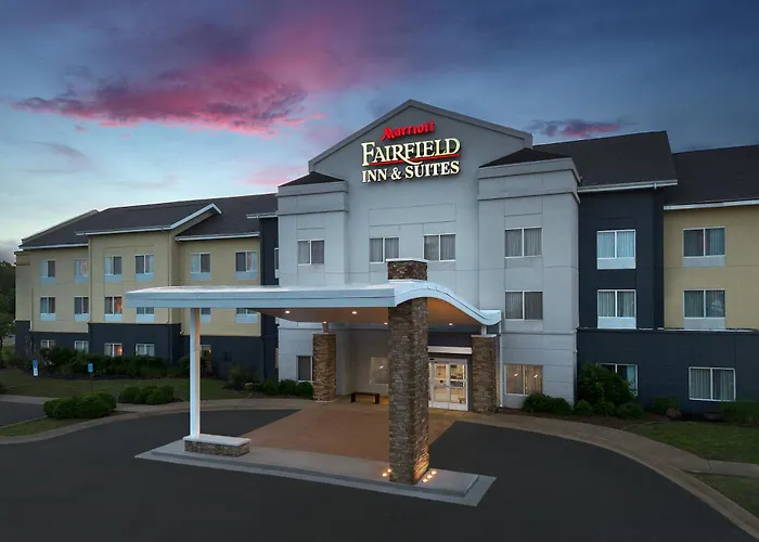 Fairfield Inn & Suites By Marriott Rogers