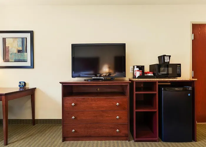 Cobblestone Hotel & Suites - Knoxville