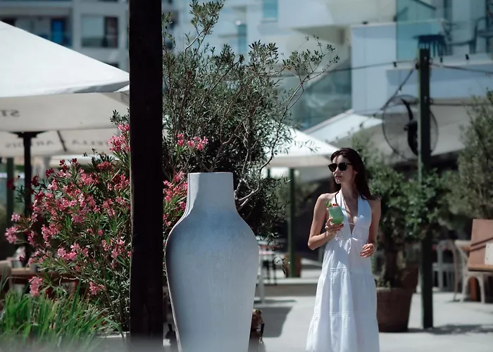 Alezzi Infinity Aparthotel & Spa