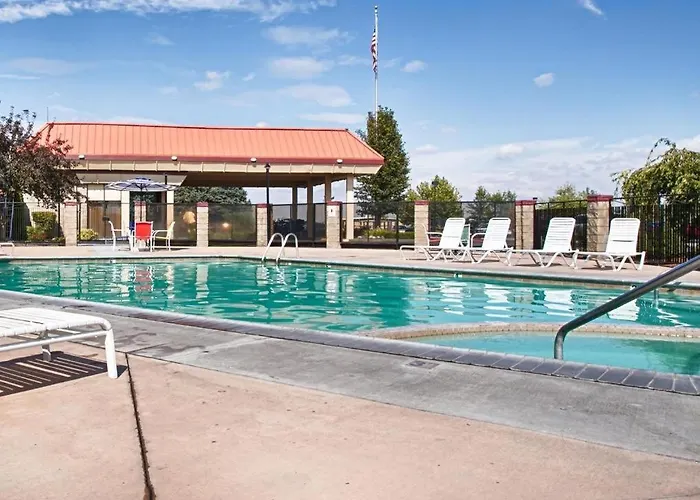 Best Western Plus Lake Front Hotel