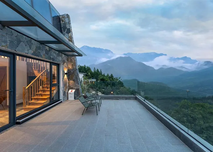 Jianglu Fengchuiyuntai Hotel