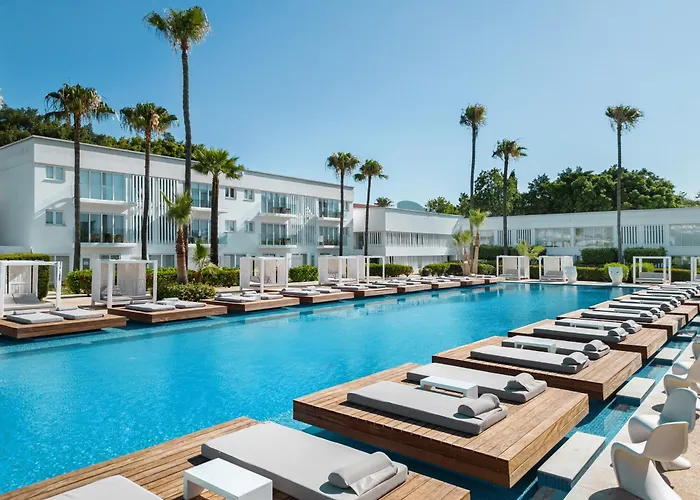 So White Beach Resort Ayía Nápa
