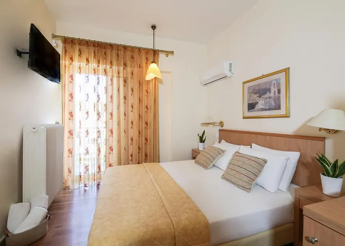 Saronis Hotel