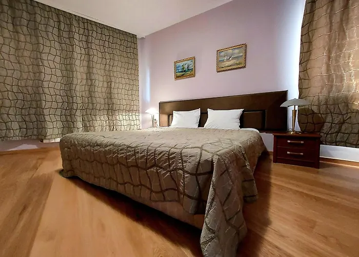 Family Art Hotel Gallery
