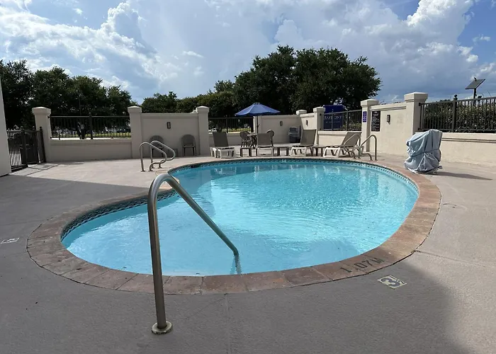 Baymont By Wyndham Slidell Hotel