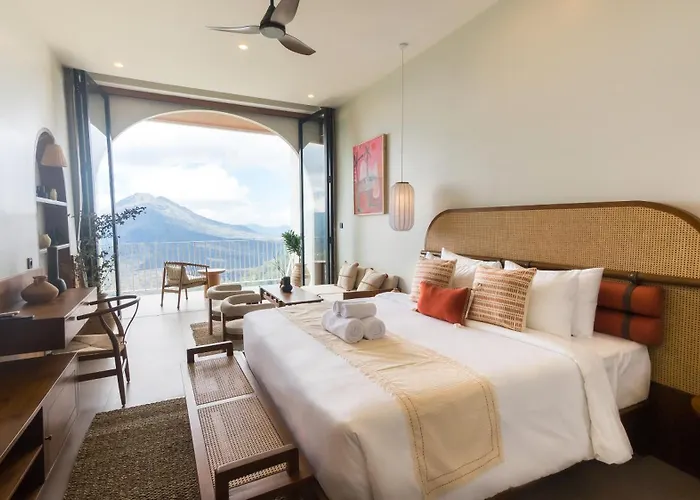 El Lago Hotel