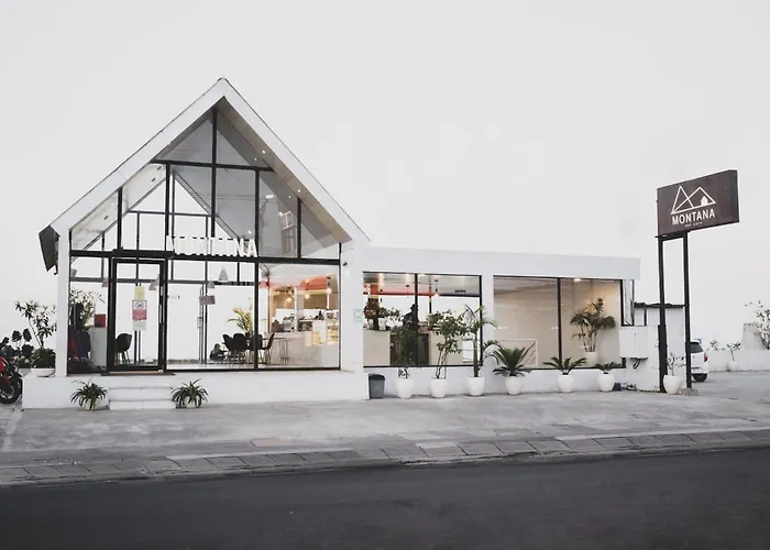 El Lago Hotel