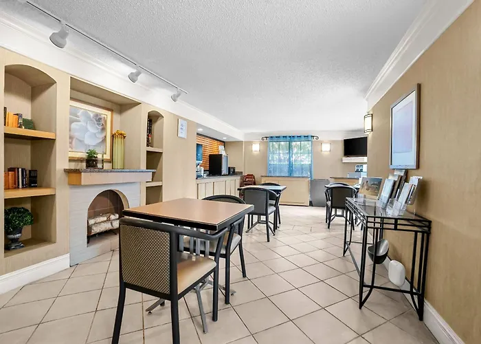Howard Johnson By Wyndham Columbus Fort Benning