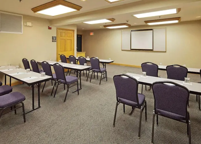 Holiday Inn Express & Suites Port Washington By Ihg