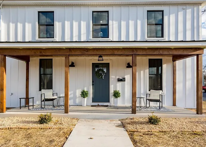 Charming Loft Escape Walk To River & Restaurants