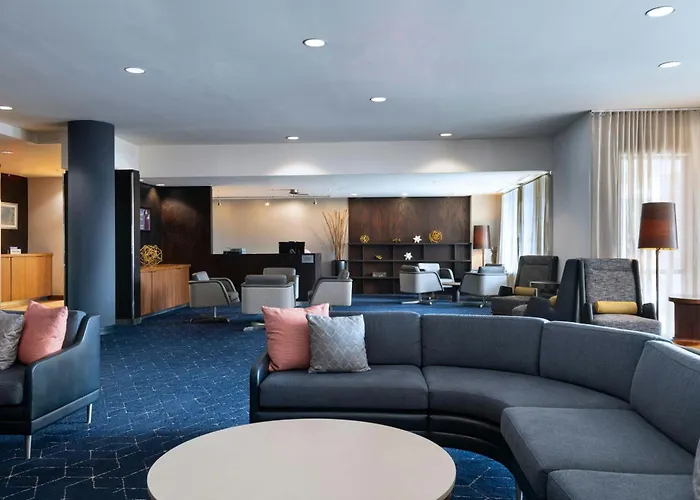 Courtyard By Marriott Omaha Aksarben Village