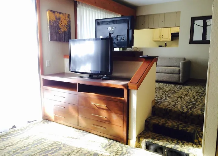Best Western The Inn & Suites Pacific Grove