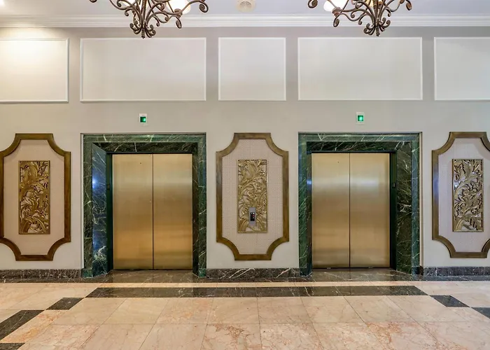 Wyndham Garden Baronne Plaza Hotel New Orleans