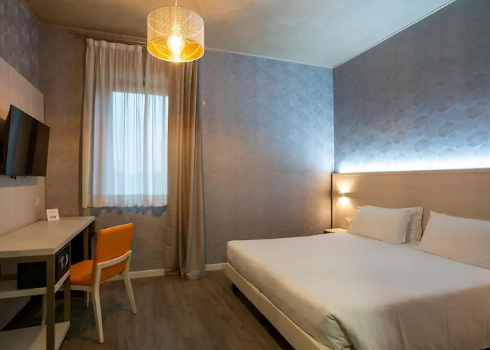 Hotel Embassy