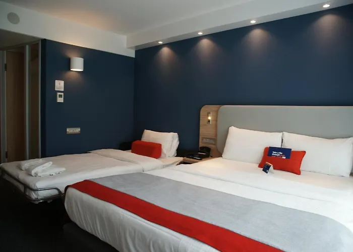 Holiday Inn Express Zürich Airport, an IHG Hotel