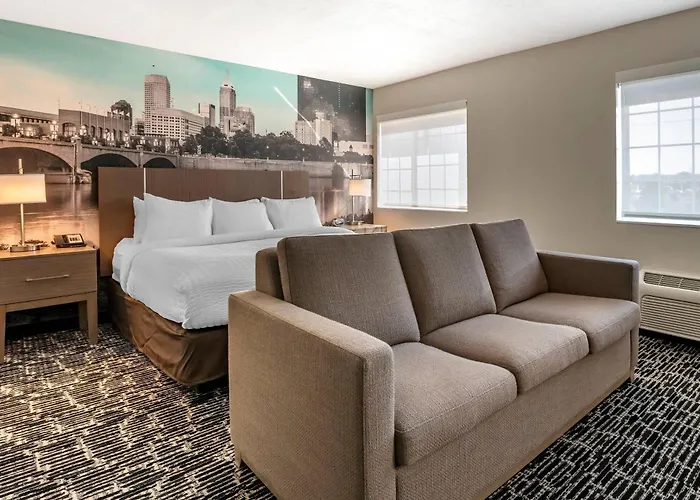 Clarion Pointe Indianapolis Airport
