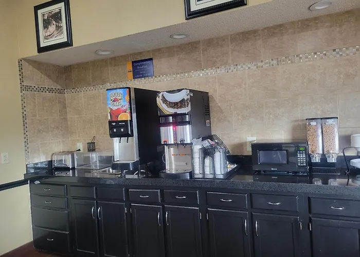 Days Inn By Wyndham Collinsville St Louis