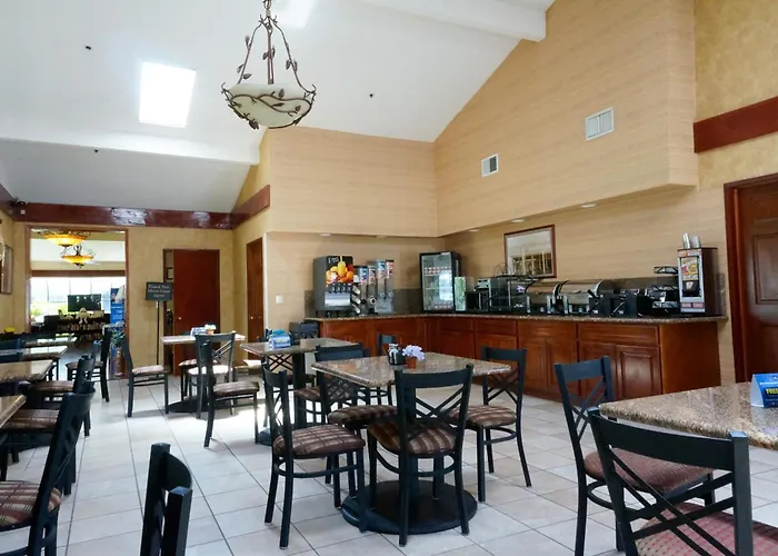 Best Western Plus Forest Park Inn