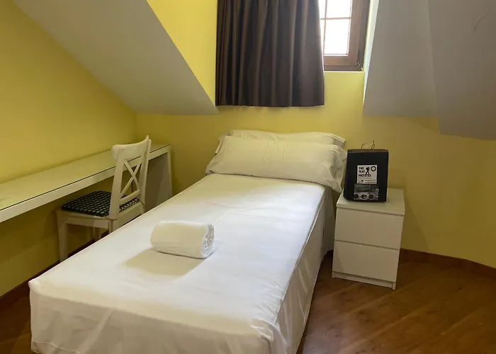 The Way Hostel Molinaseca -Grupo Rosa Azul