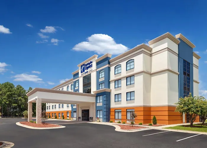 Holiday Inn Express Fayetteville Fort Bragg By Ihg