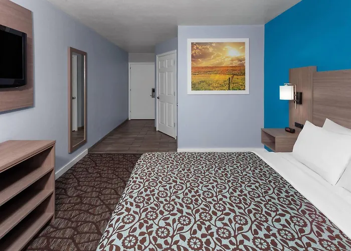 Baymont By Wyndham Manistee Hotel