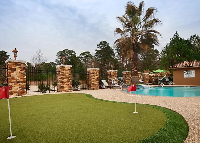Best Western Plus Crown Colony Inn & Suites