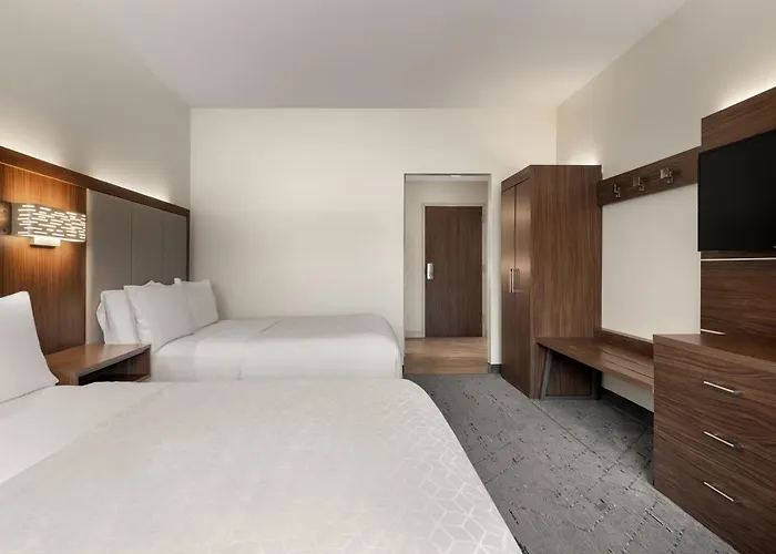 Holiday Inn Express Queensbury-Lake George Area By Ihg