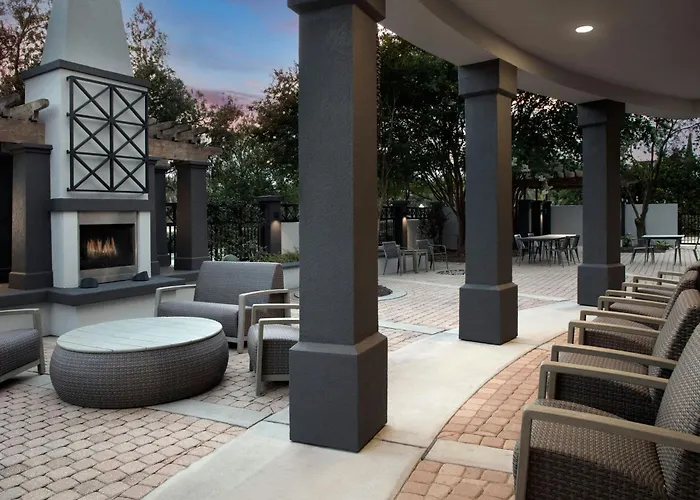 Courtyard By Marriott Pensacola Downtown Hotel
