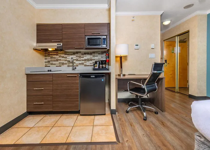 Grand Park Hotel & Suites Downtown Vancouver, An Ascend Collection Hotel