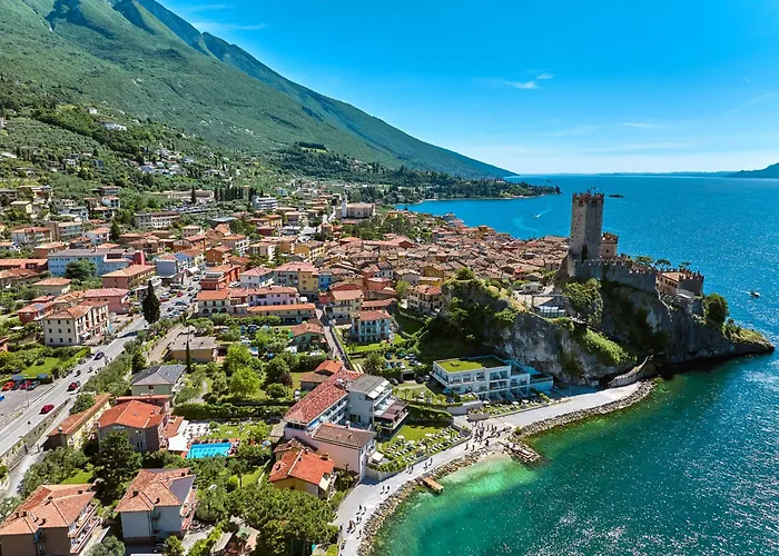 Hotel Castello Lake Front