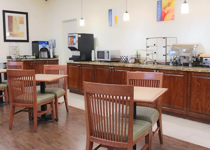 Best Western Plus Hobby Airport Inn & Suites