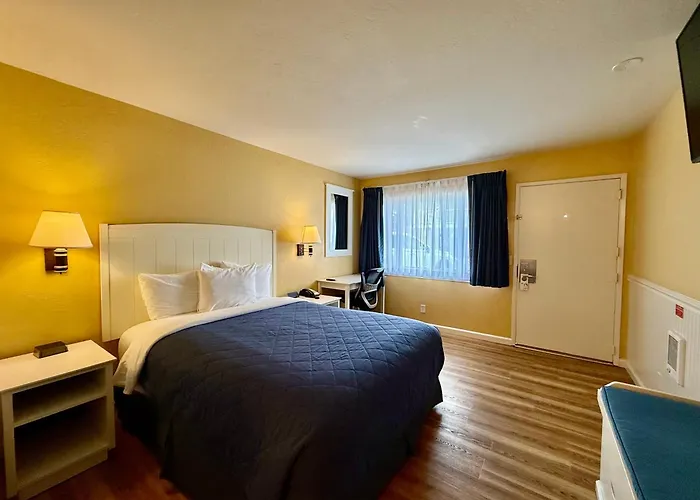Monterey Bay Lodge