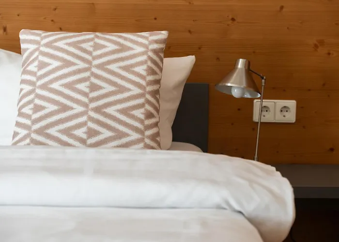 Hotel CampusZwei Komfortable Doppelzimmer&Apartments mit Küche Zentral in Ludwigsburg ideal für Business&Langzeitaufenthalte 24h Check in Kinder bis 14 Jahre übernachten kostenlos