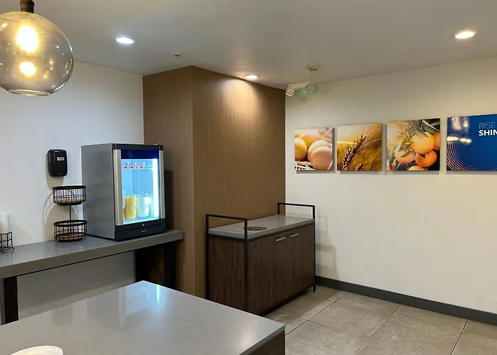 Comfort Inn & Suites Toledo North