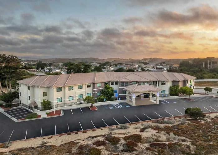 Holiday Inn Express & Suites Marina - Monterey Bay Area By Ihg